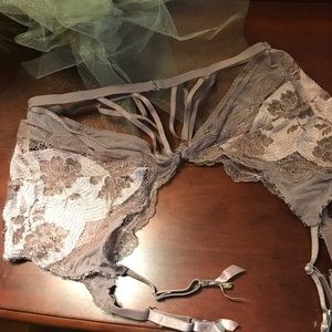 Victoria's Secret NWT Very Sexy Garter Belt M/L
